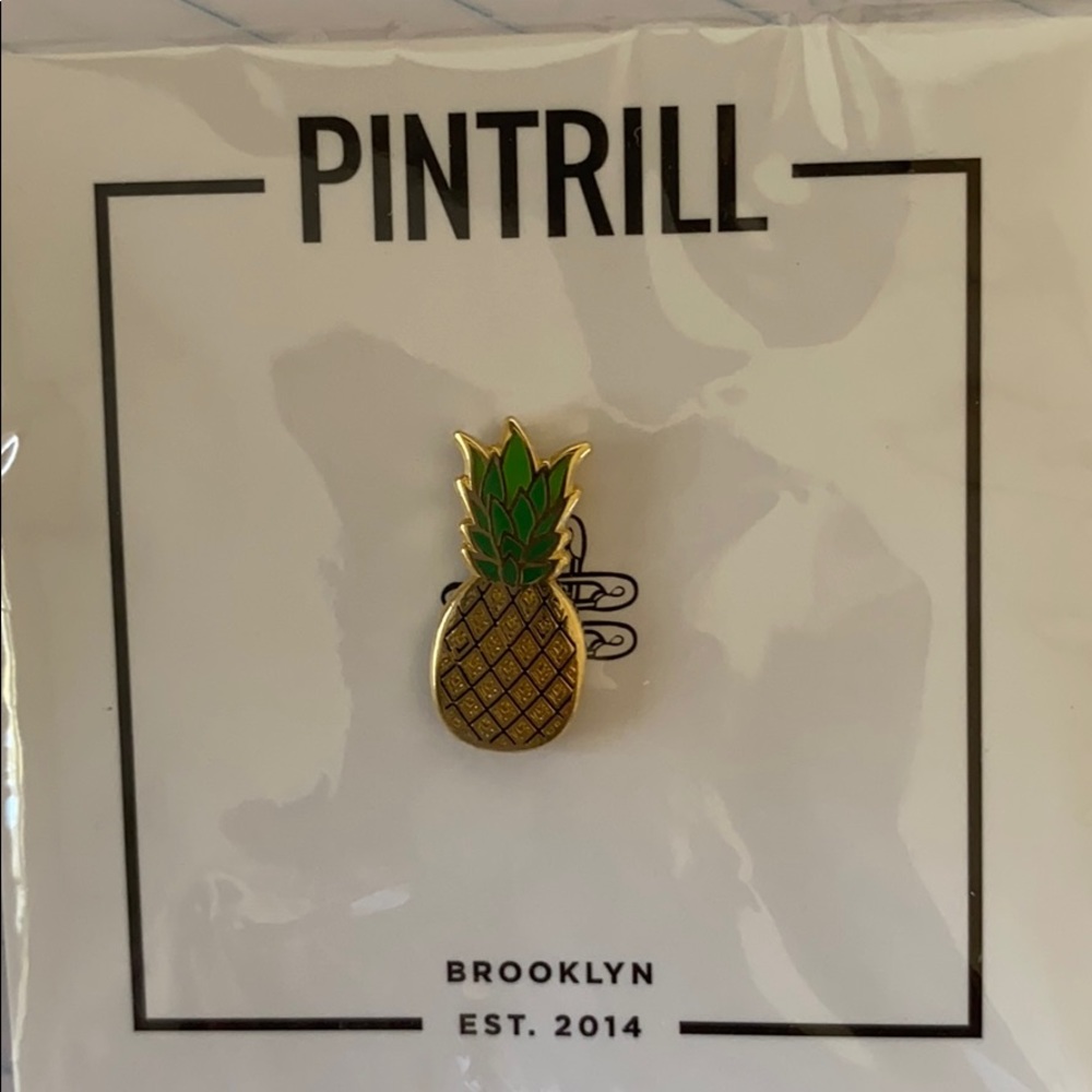 Pineapple pin